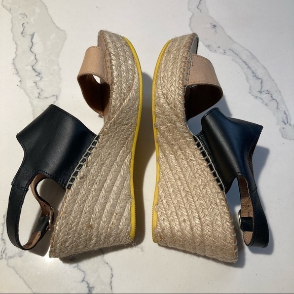 LOLE Sz 38 Espadrille Wedges Sandals 2 Toned Straps  Buckle Closure - Picture 4 of 7